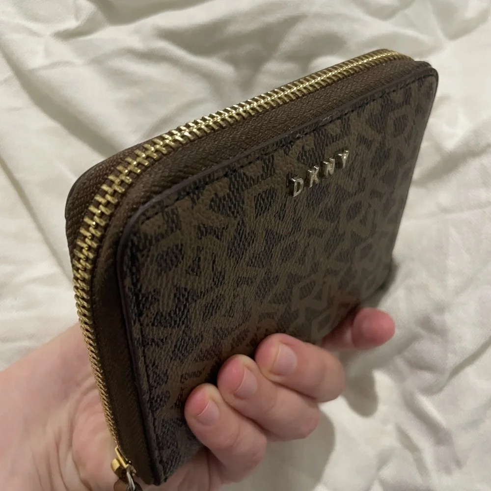 DKNY Small Bryant Brown Monogram Zip-Around Leather Wallet - Picture 4 of 8